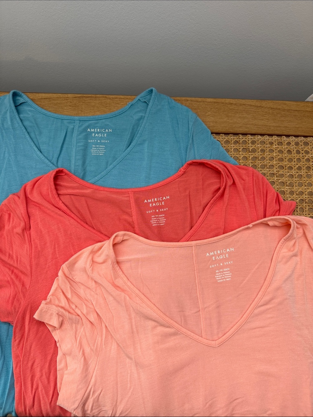 Qty 3 American Eagle Outfitters V-Neck Tees in Teal, Coral & Peach size XS